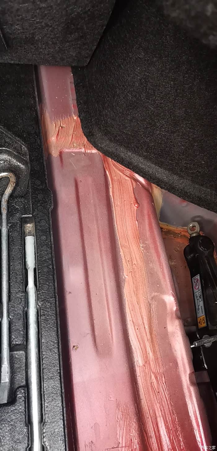 【图】这台车的后备箱尾板切割过吗?_阿特兹论坛_汽车之家论坛