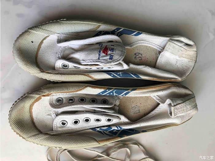 若你是70或80后,还记得这种破球鞋吗?不记得的话,下面这双呢