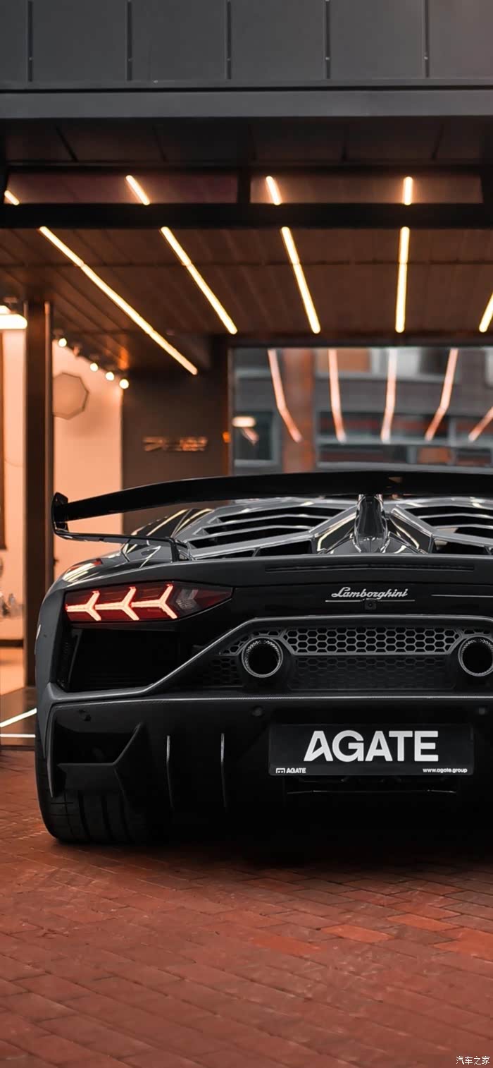 黑色酷炫低调款的兰博基尼