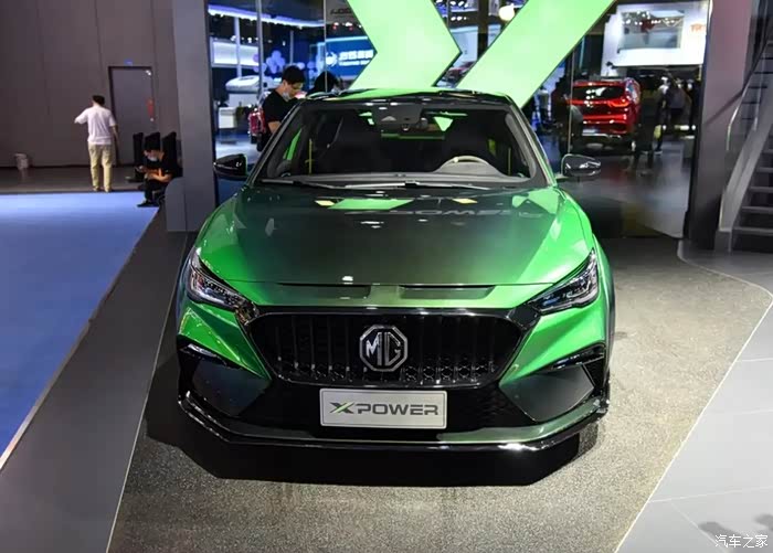 车身线条运动外观层次感很强的名爵6