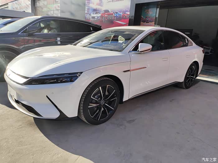 现到的车白色汉ev,实车给你们拍拍