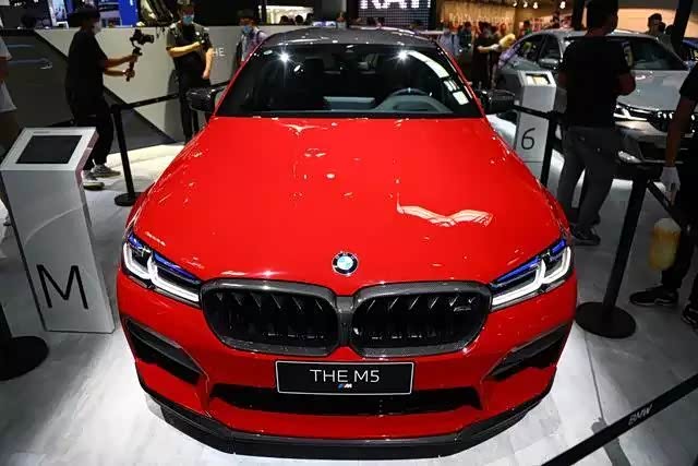 北京车展上的宝马m5红色是我喜欢的