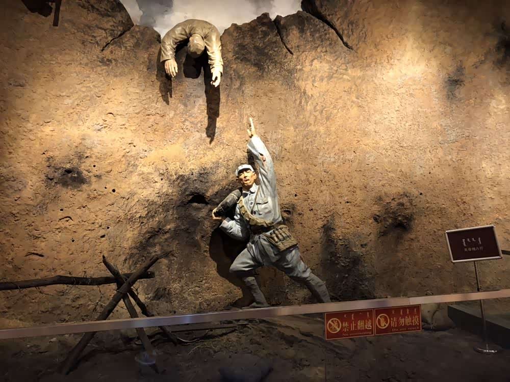 参观集宁战役纪念馆,了解红色历史.