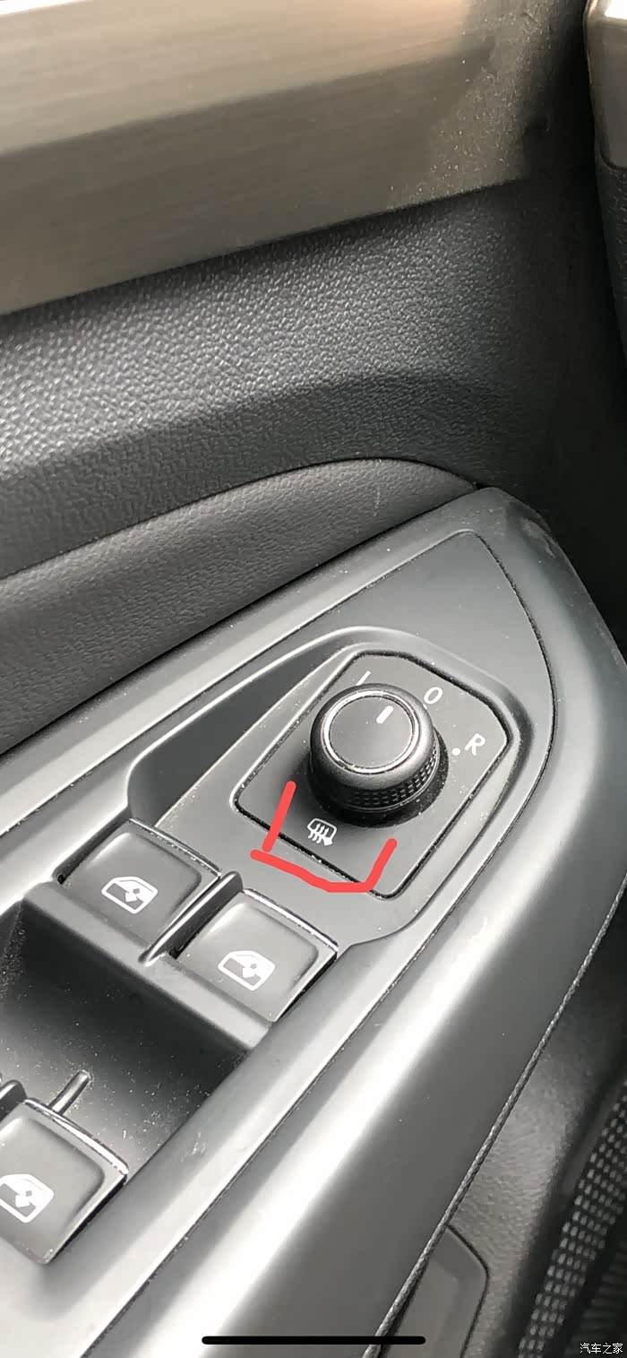 19款帕萨特,外后视镜这个按钮是什么用.灯按钮往上拔是?