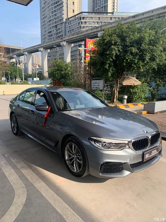 喜提进口宝马525i石青色深蓝内饰