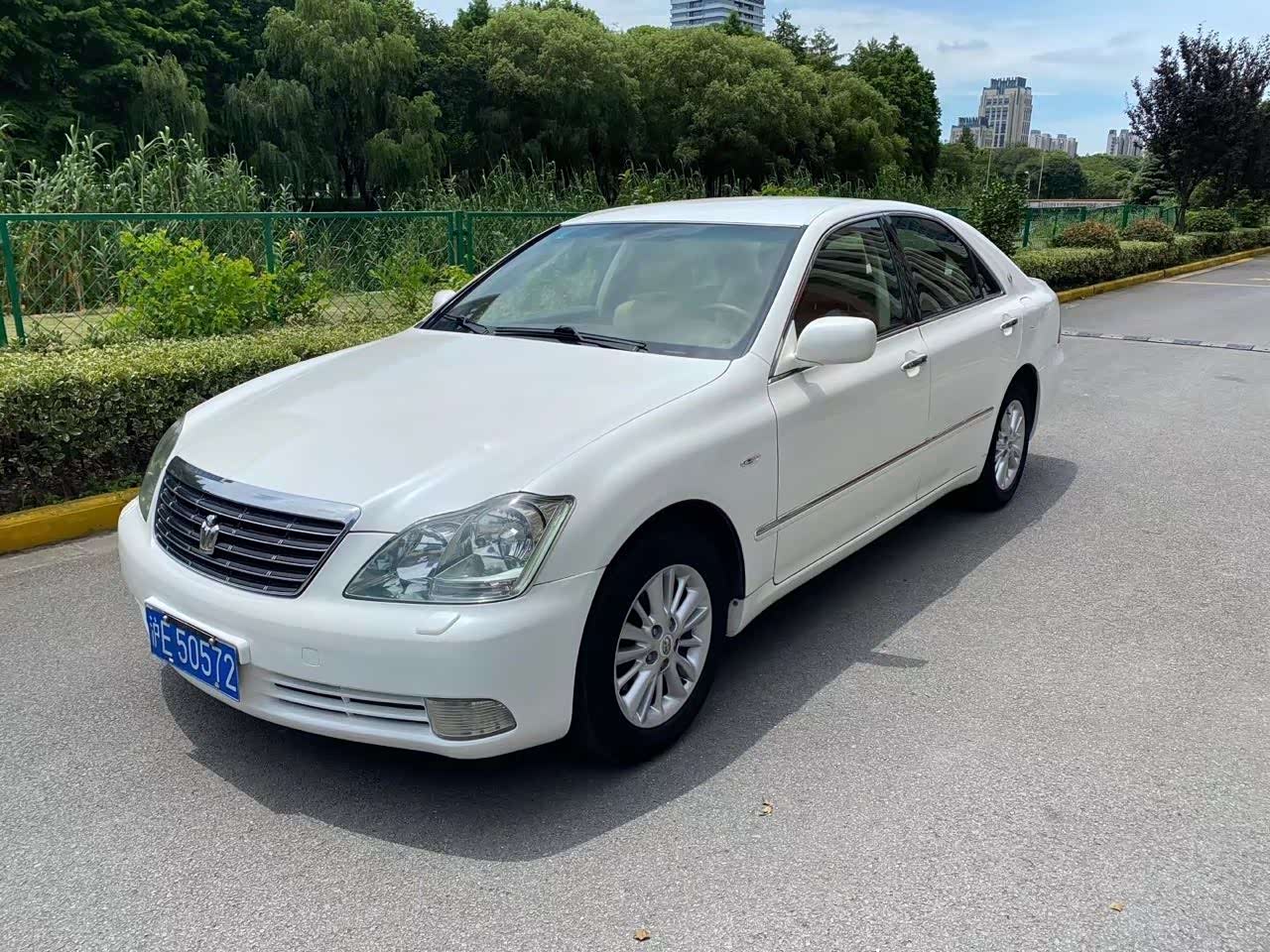 丰田皇冠12代稀有白色内饰保养炒鸡新