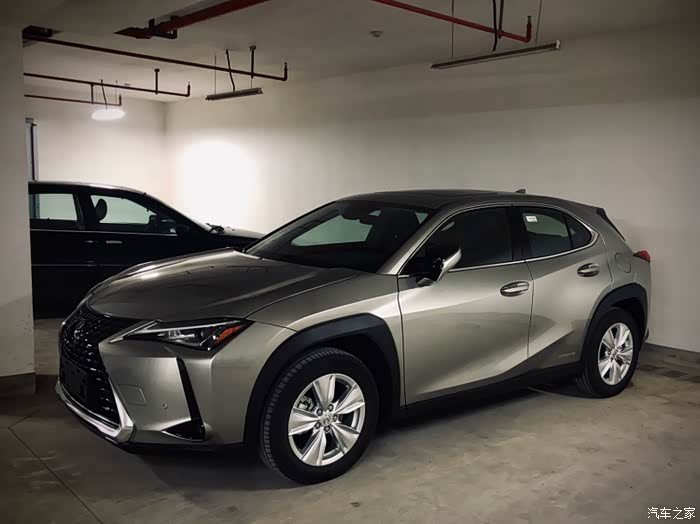 提车啦ux260h探趣钛银