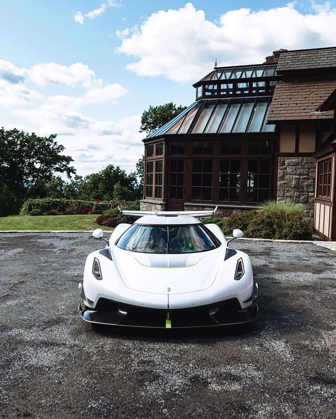 【图】白色倍显优雅的迷人气质_科尼赛克论坛_汽车之家论坛