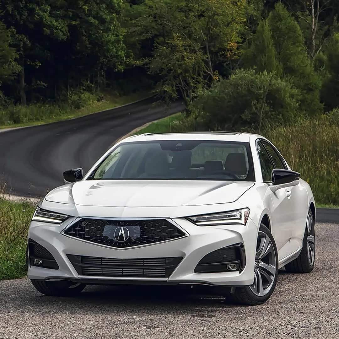 新款讴歌tlx外观的造型非常硬朗