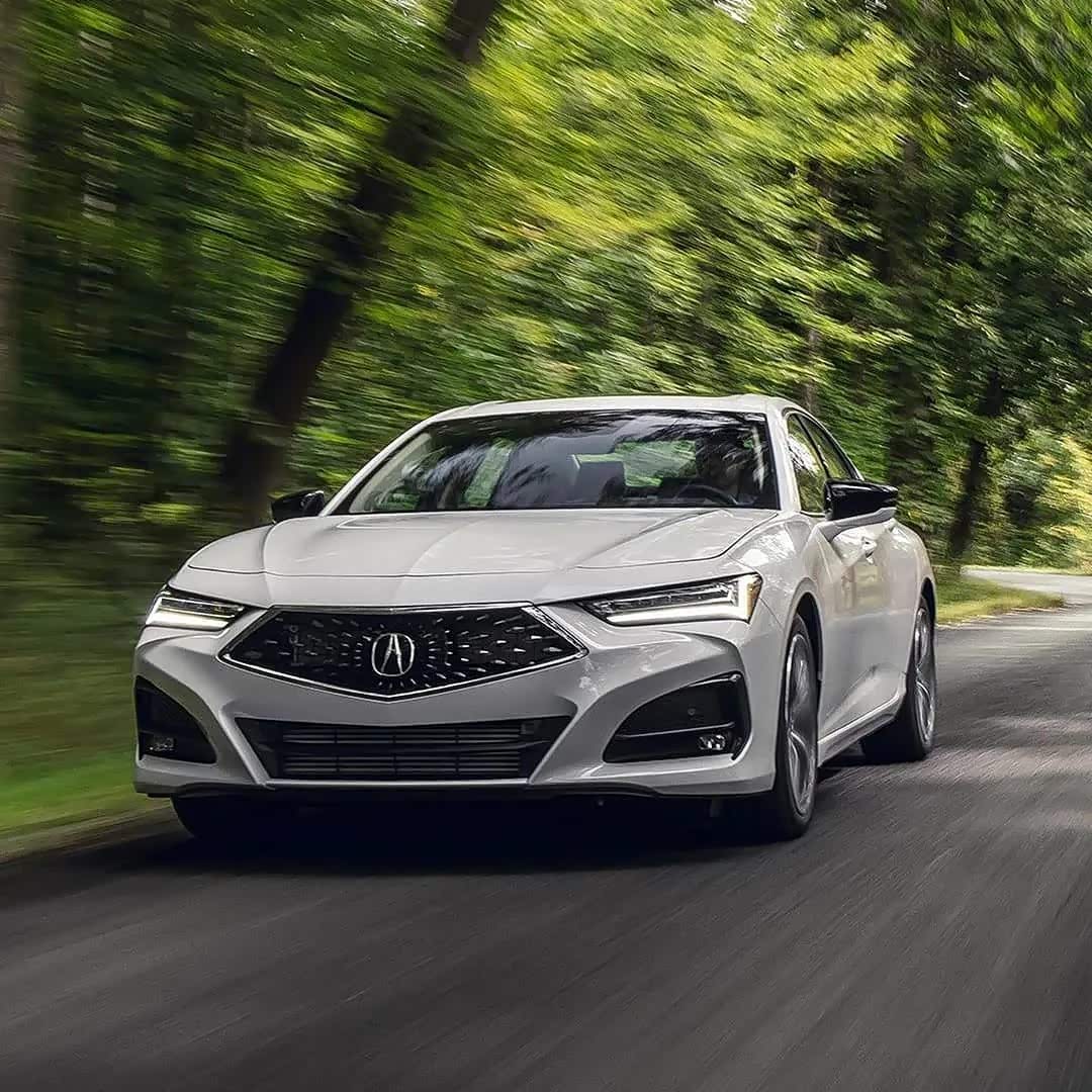 新款讴歌tlx外观的造型非常硬朗