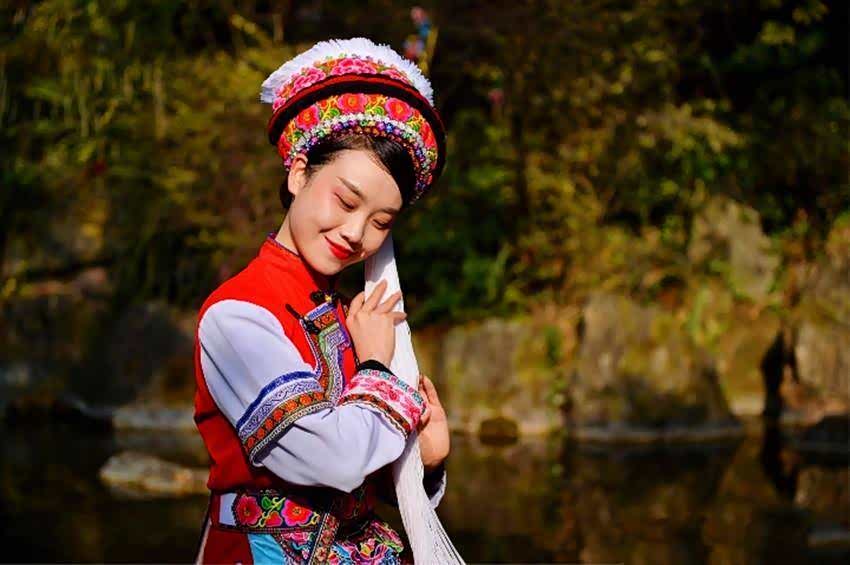 56个民族各具特色 ,美丽的民族之花 ,灿烂的笑容