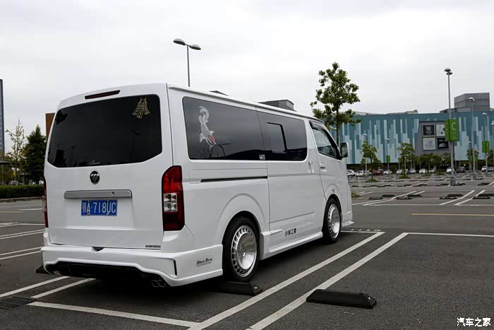 收蓝牌平顶六~七座200型海狮