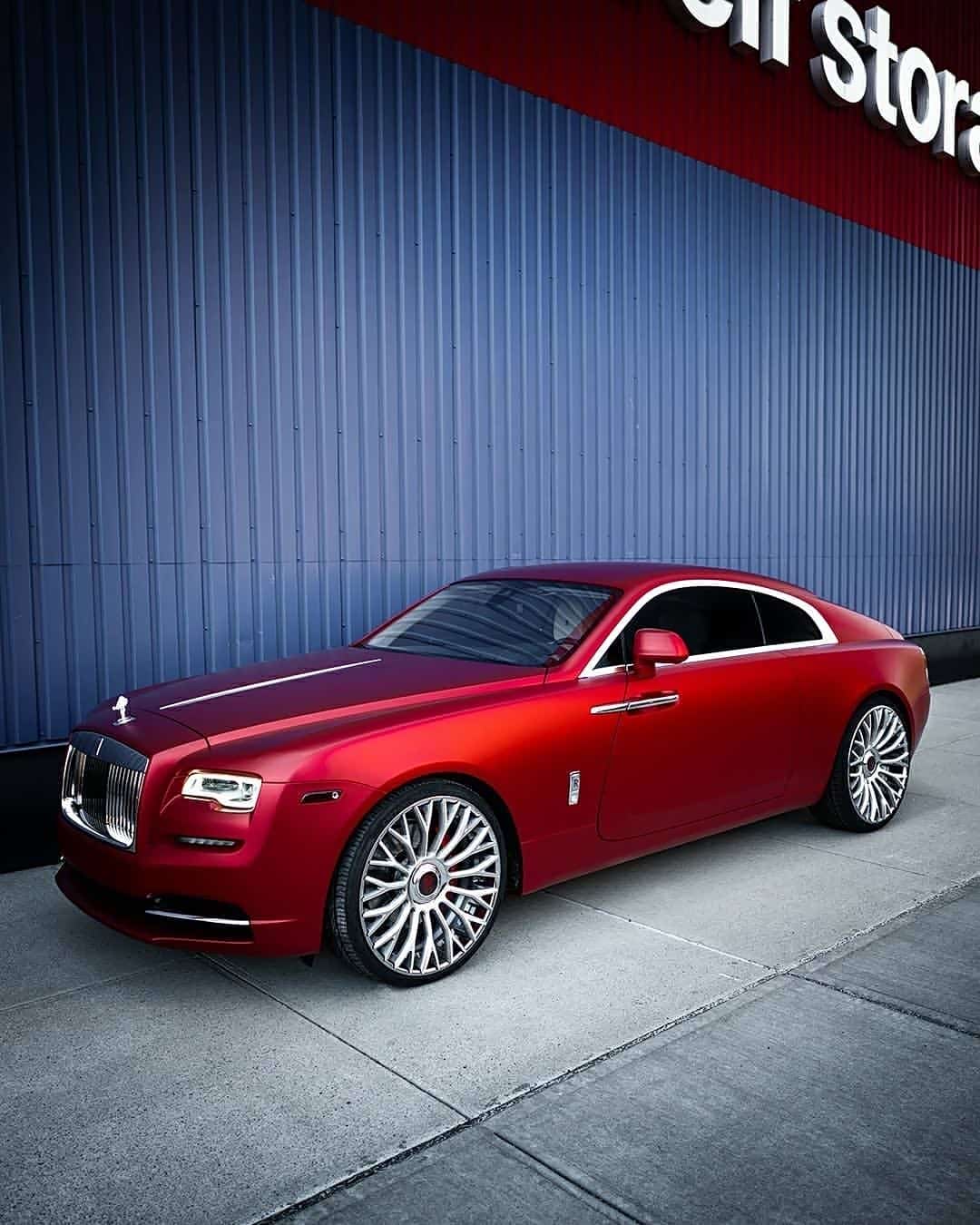 "一袭红衣的曼妙女郎",劳斯莱斯wraith/魅影