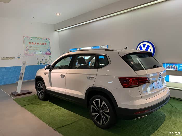 白色途岳4s店实拍