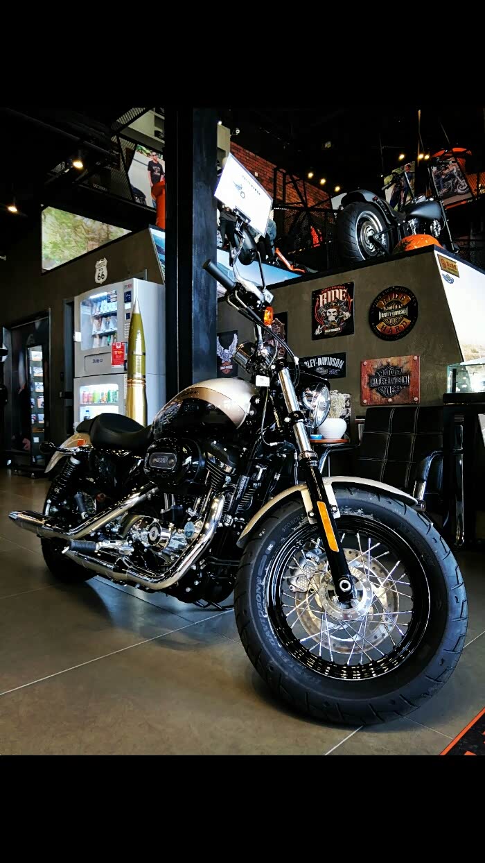 1200c非常,用扎眼,为拉风***,踏踏实实骑话,个人感觉这最哈雷.