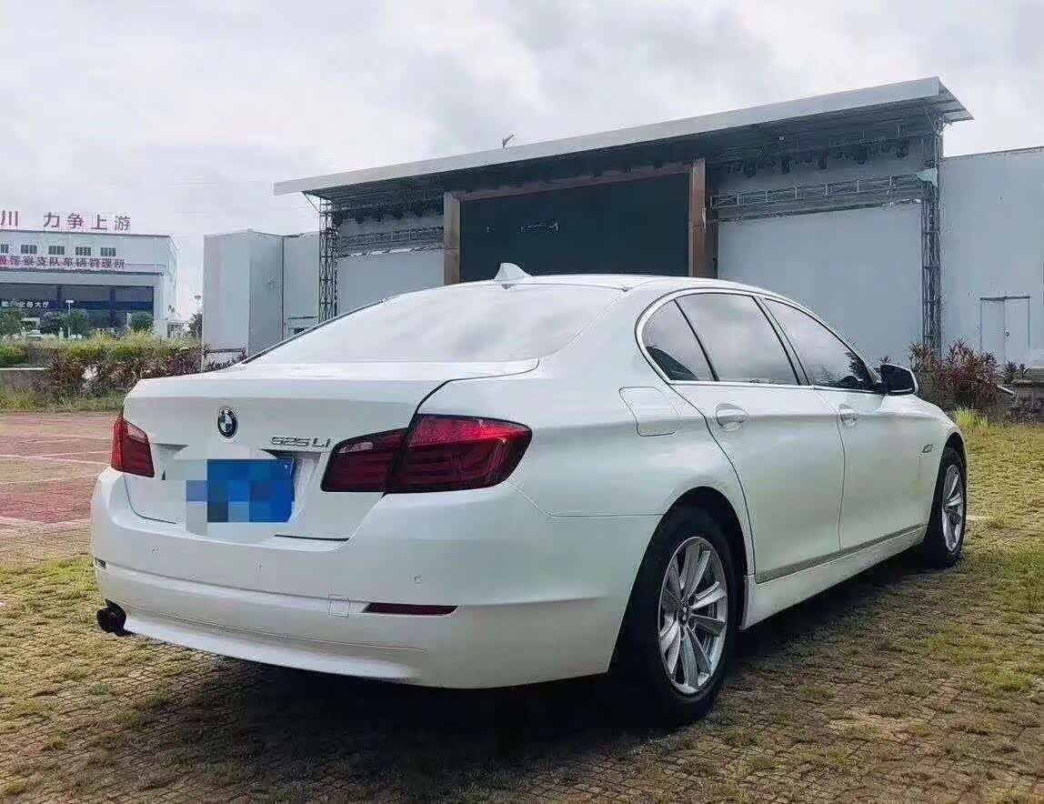宝马525li白色超具运动感!
