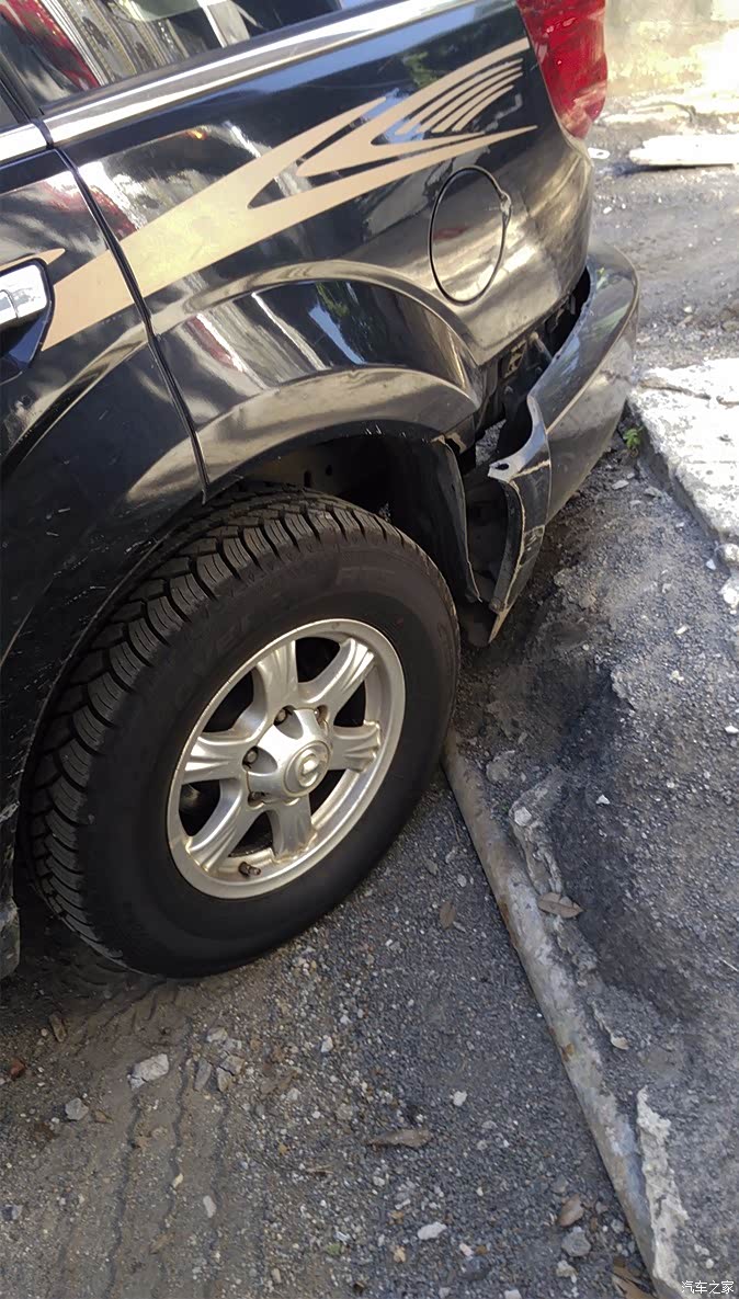 是车屁股最容易坏!经常被挂掉,买车5年换了4次屁股,当然都有保险出!