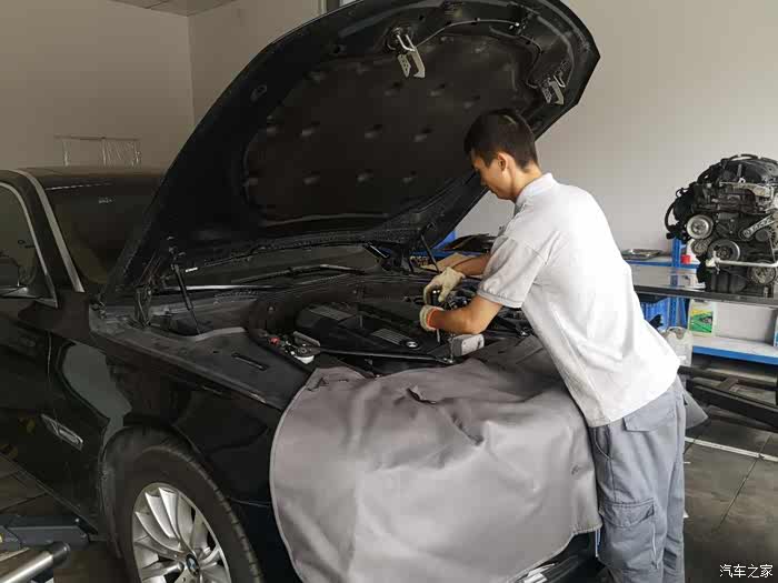 成都宝马740漏油维修