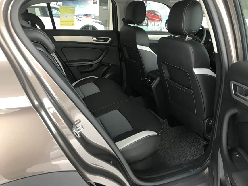 拉着媳妇来看车了,观致5看车记.