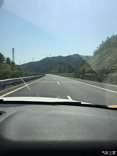 这是老婆在副驾驶室拍的.说好的高速拥堵呢?
