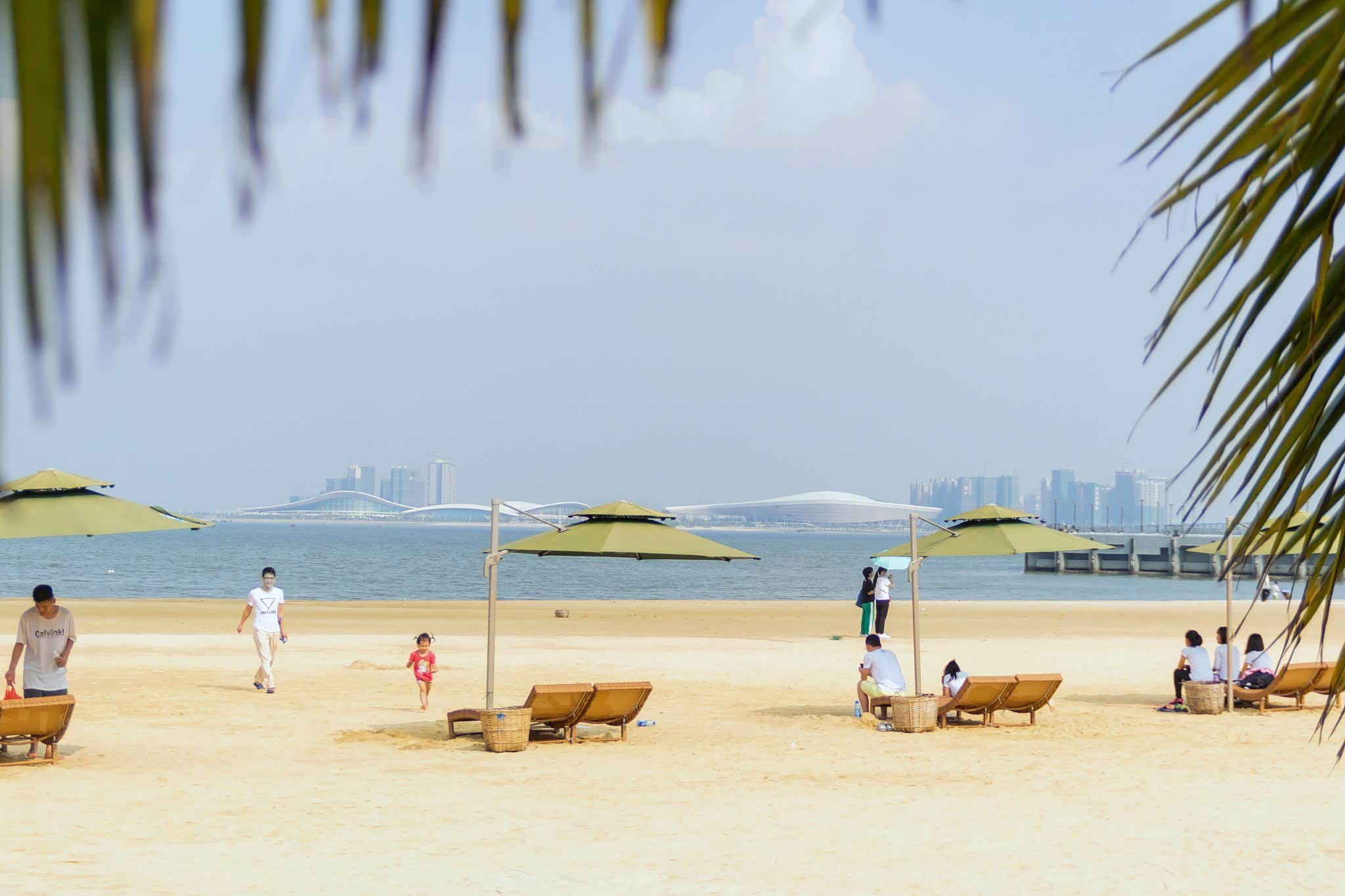 从日常生活中解放并独立出来