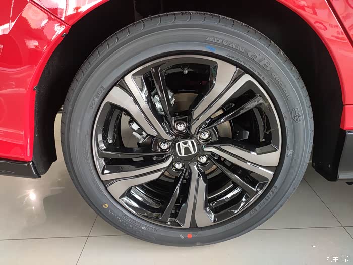 轮胎配的215/50/17 横滨 advan db decibel 轮胎