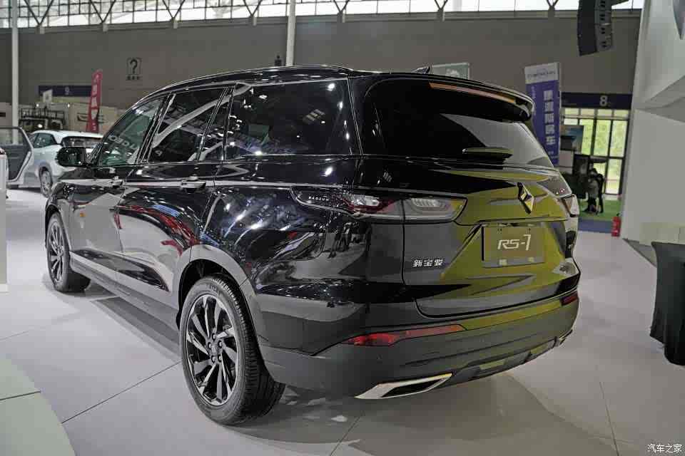 宝骏rs7定位中大型suv轴距2900mm将提供67座