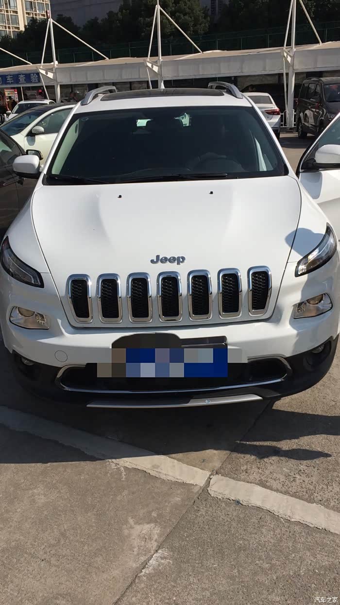 新光闪耀老自由光车主试驾全新jeep自由光