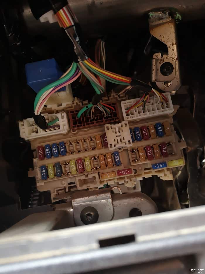 2013款天籁的obd在车里哪个地方