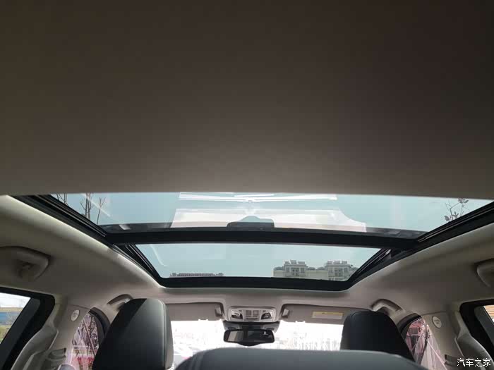 全景天窗,车内分明亮