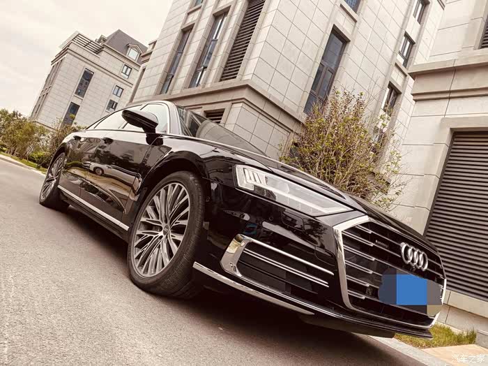 陪发小试驾奥迪a8体验分享