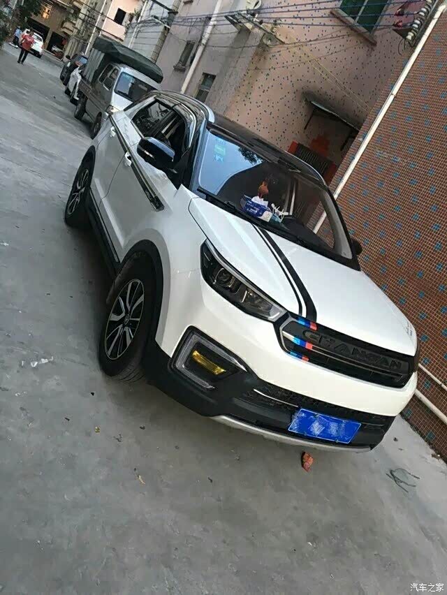 求cs55黑色悬浮式车顶图片