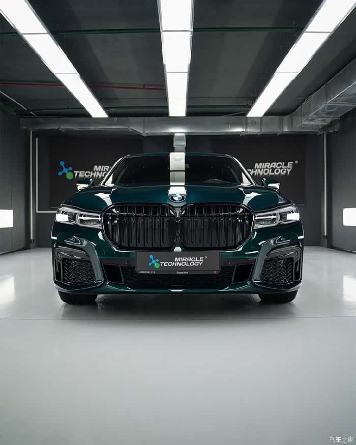 这一代7系配上祖母绿的颜色气场还是很强的