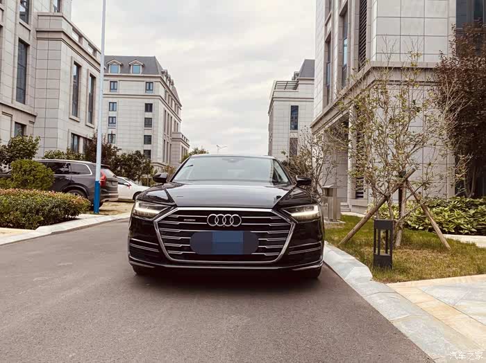 陪发小试驾奥迪a8体验分享