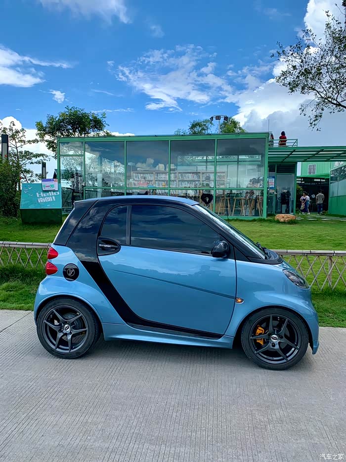 smart451改装尾翼头顶一抹蓝