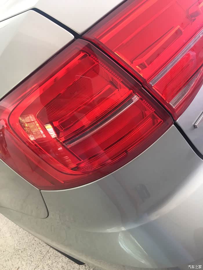 17款速腾尾灯有异物