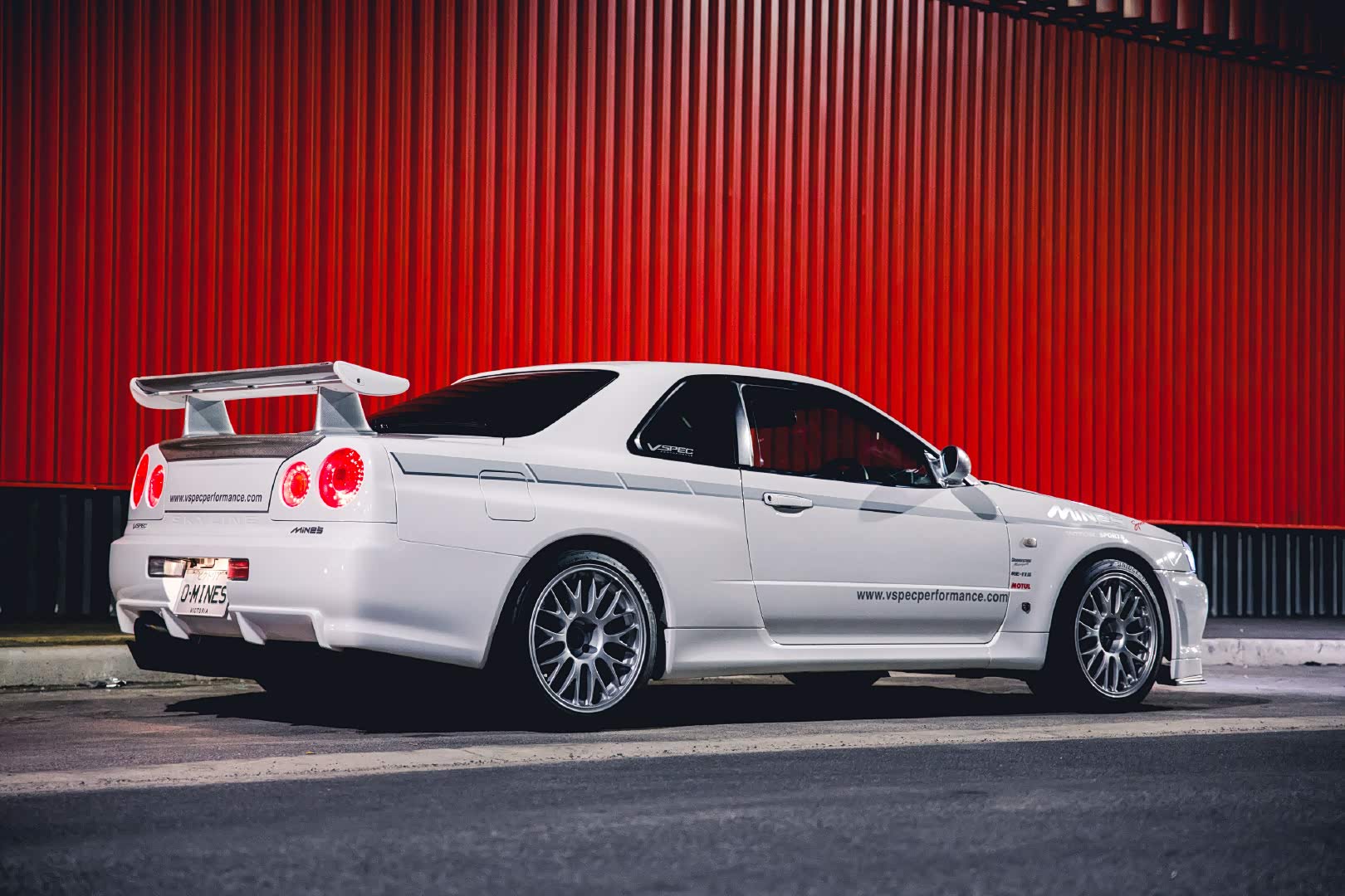 白色的gtr依然是最运动的