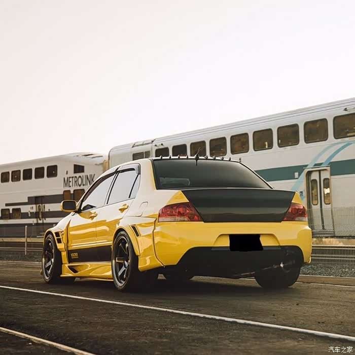 三菱evo8改装,黄色就很棒,很黄很暴力