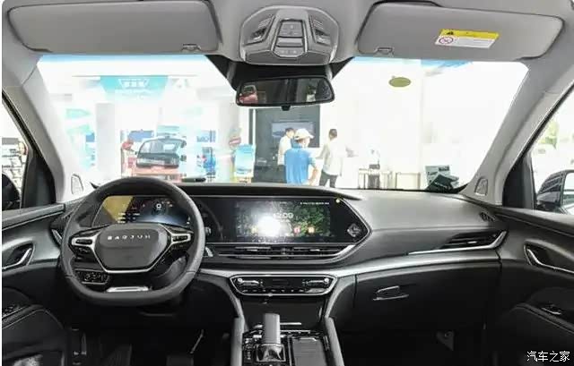 宝骏rs7车身比较修长看上去有点像mpv