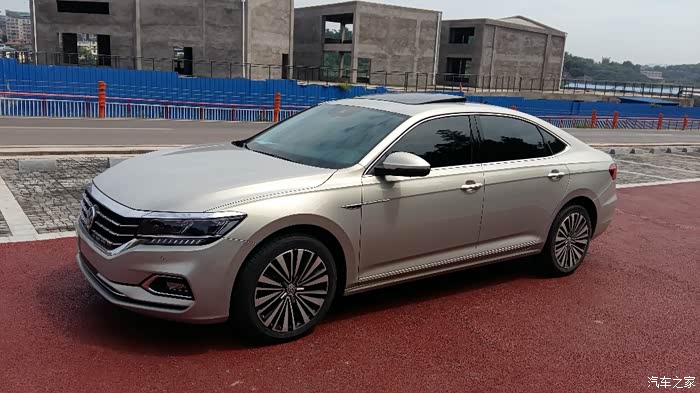 蓦然回首的选择帕萨特珠光银