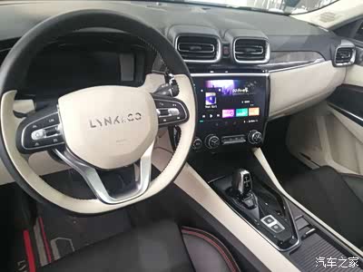 很白内饰非常精致,有种文艺青年的气息