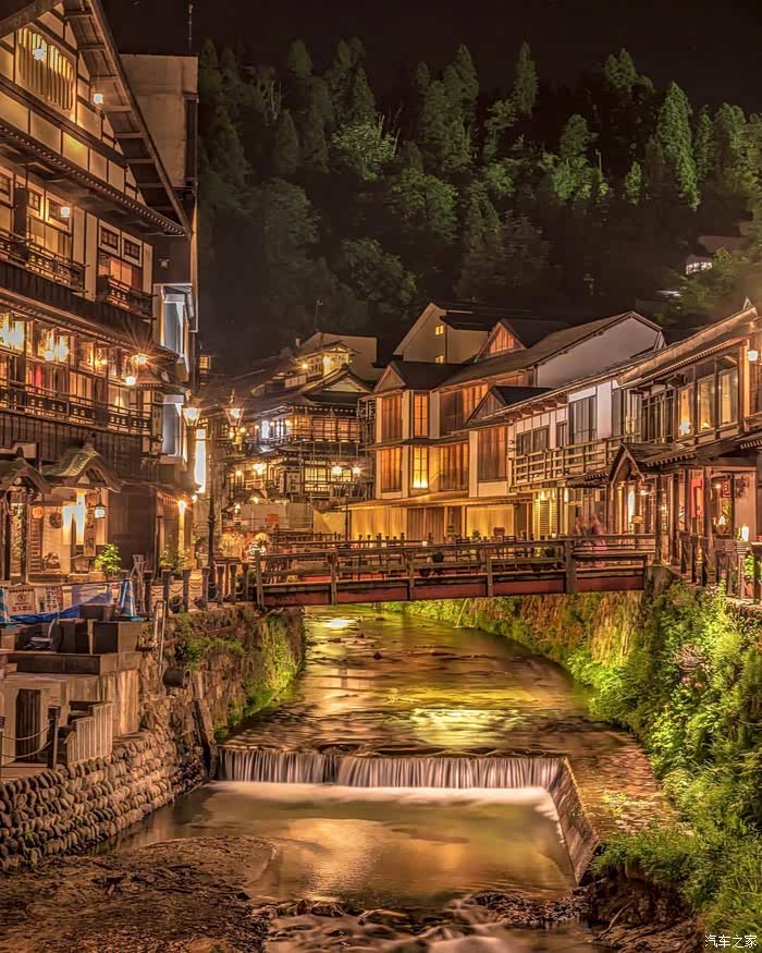 日本,银山温泉的梦幻夜晚,真美.