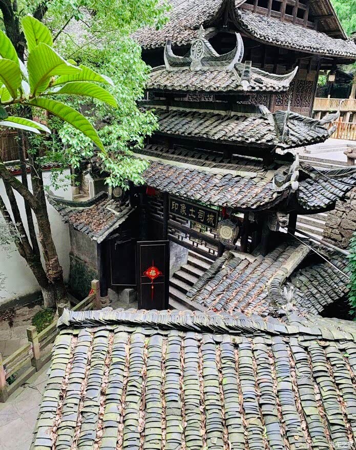 都是这样古老的房子,在看这里,都是这个样子的