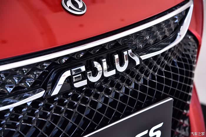 车标来自英文aeolus,伊尔诺斯,来自古希腊中的风之神,车标字母造型