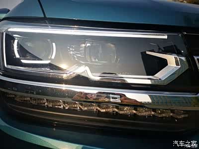 led大灯炯炯有神.