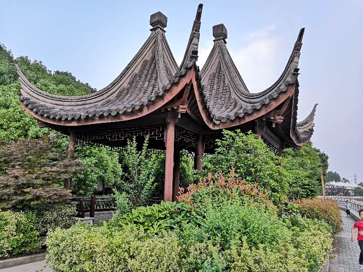 夕阳西下,驾钛金灰75游天华生态园