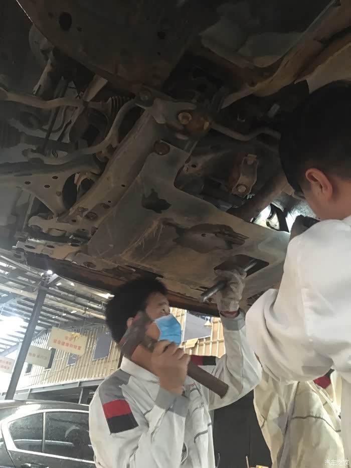 这是去年的修车图片我的车到现在才跑了不到3万公里!