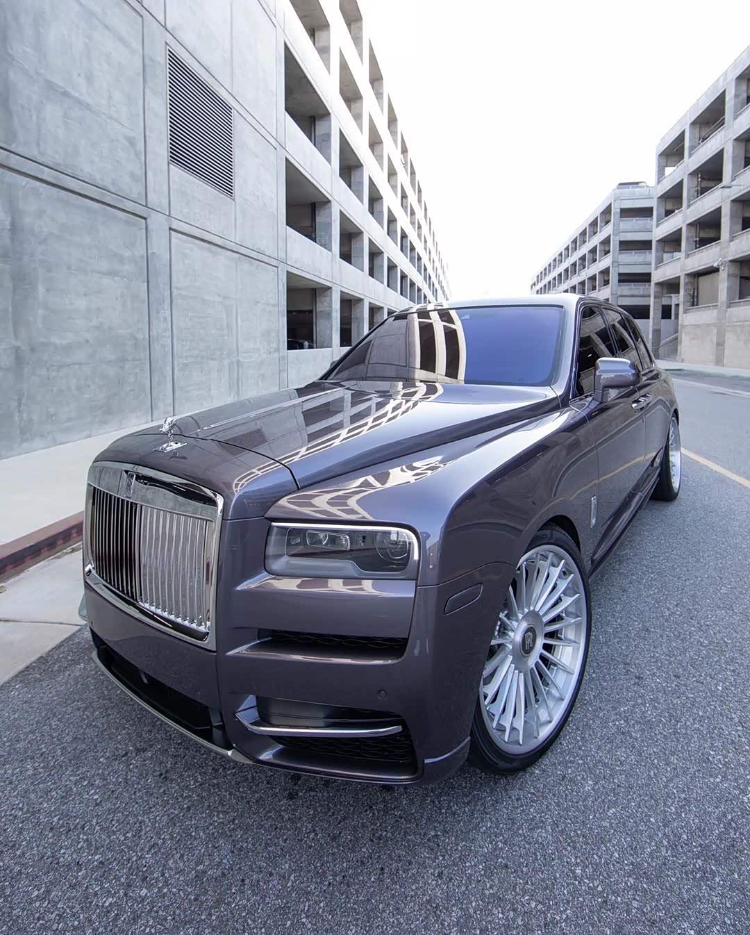 低趴设计的劳斯莱斯库里南是那样的动感十足