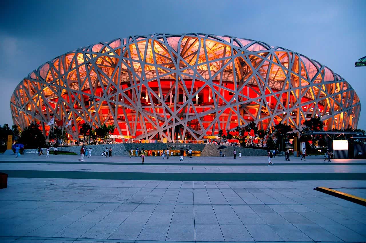 在我们哭的笑的累的岁月里我们是否该好好珍惜自己