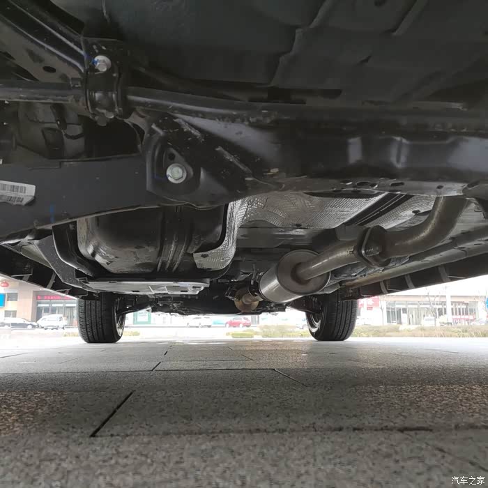 天气晴朗带着哈弗m6plus一起晒太阳